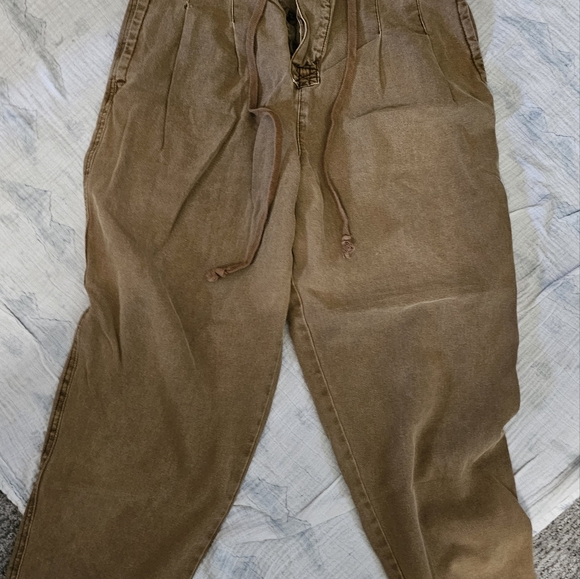 Free People Paper Bag Pants Size Medium in Burgundy - Picture 2 of 2